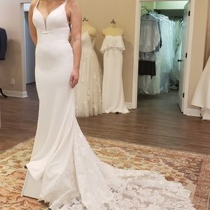 Essence Wedding Gown Size 8 Color Ivory